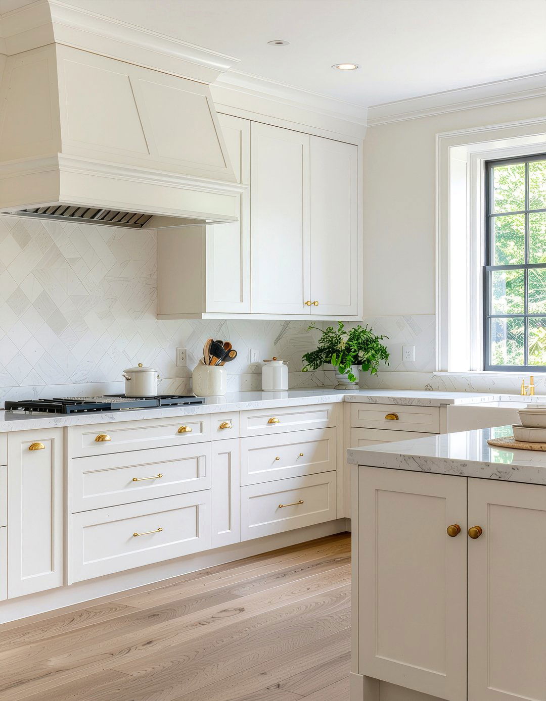 Cream kitchen cabinets - 30 warm cream kitchen ideas