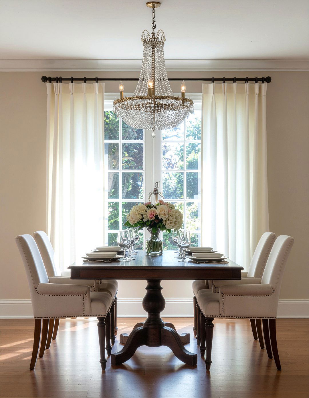 Cream pinch pleat curtains - 30 neutral curtain dining room ideas