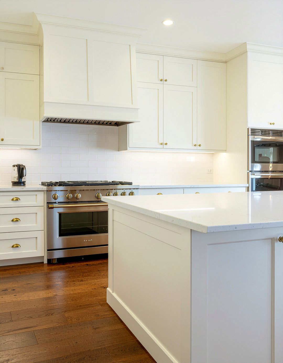 Cream shaker kitchen cabinets - 30 cream kitchen ideas