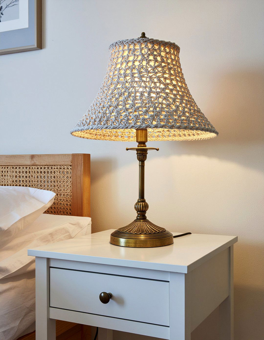 Crochet lampshade cover - 30 crocheted bedroom ideas