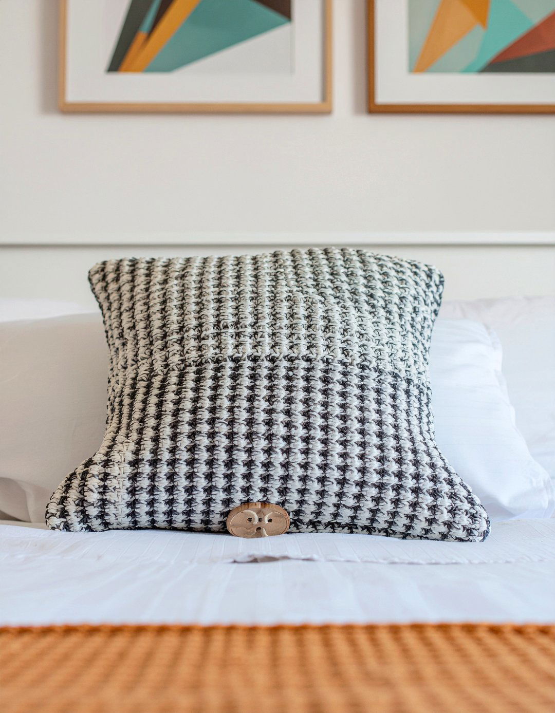 Crochet neck roll pillow - 30 crocheted bedroom ideas