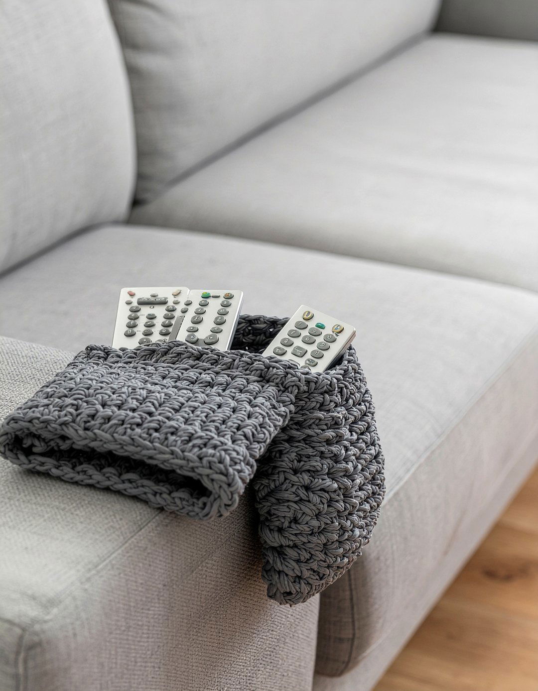 Crochet remote holder - 30 crocheted living room ideas