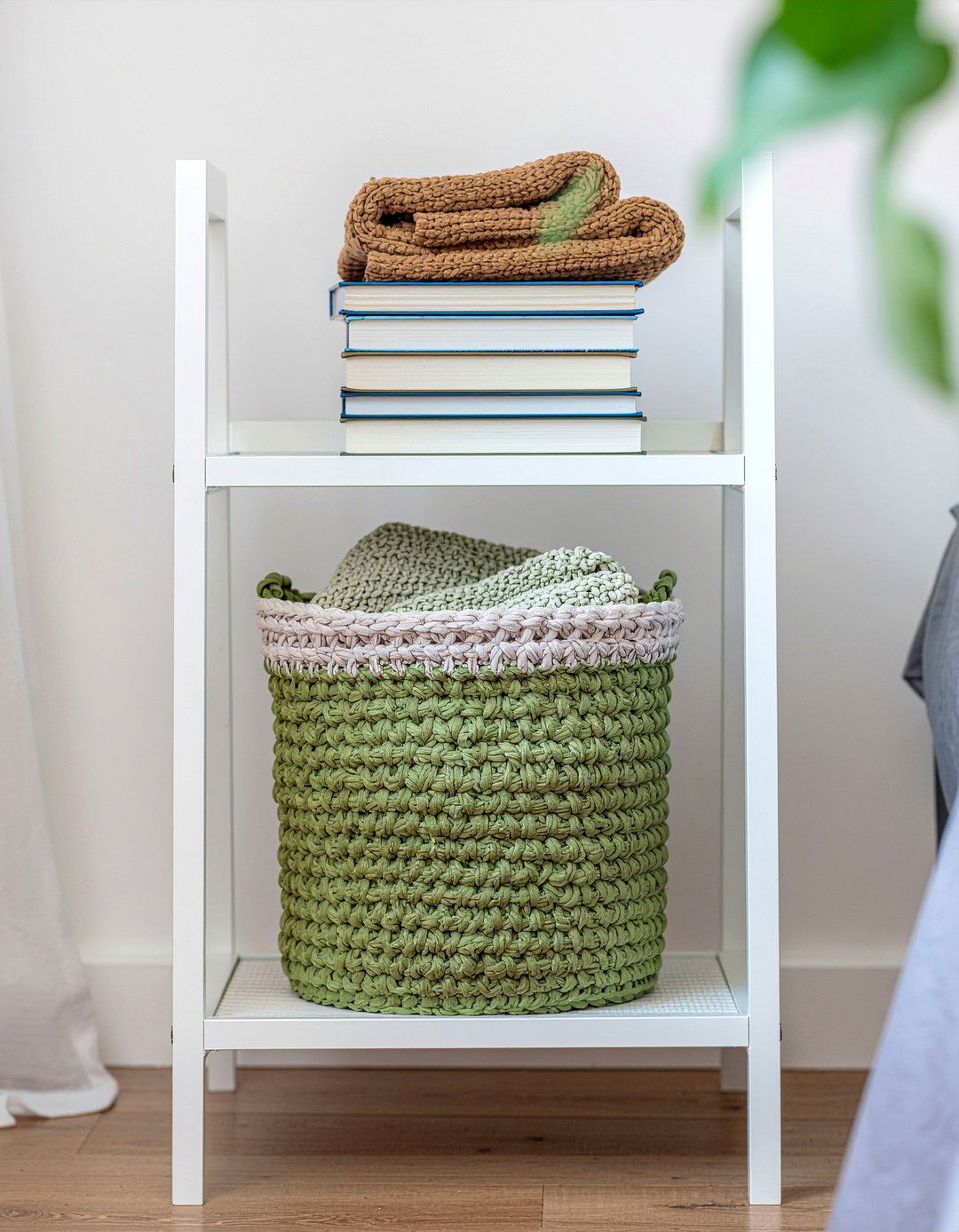 Crochet storage basket - 30 crocheted bedroom ideas