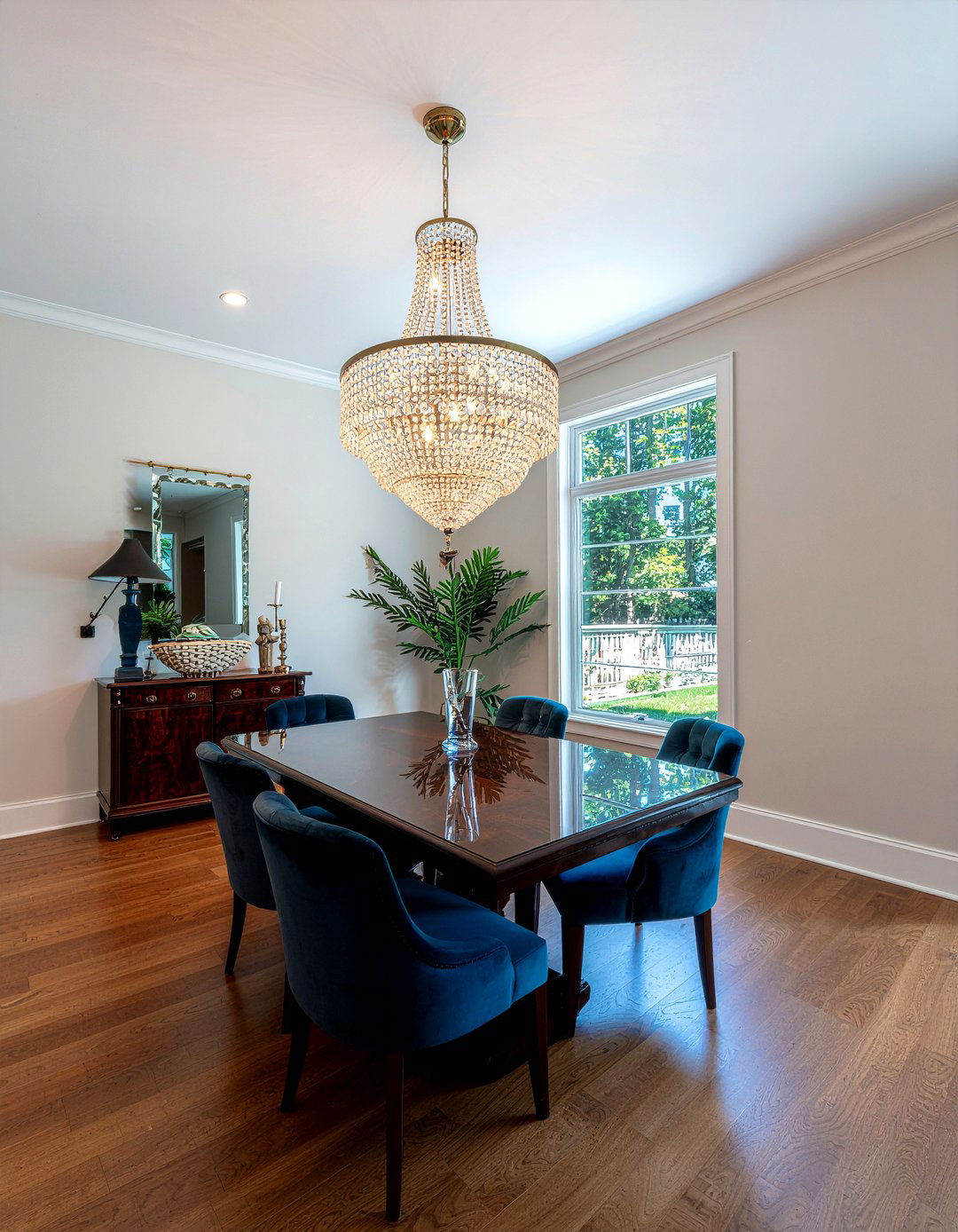 30 Chic Beaded Chandelier Dining Room Ideas for Your Home