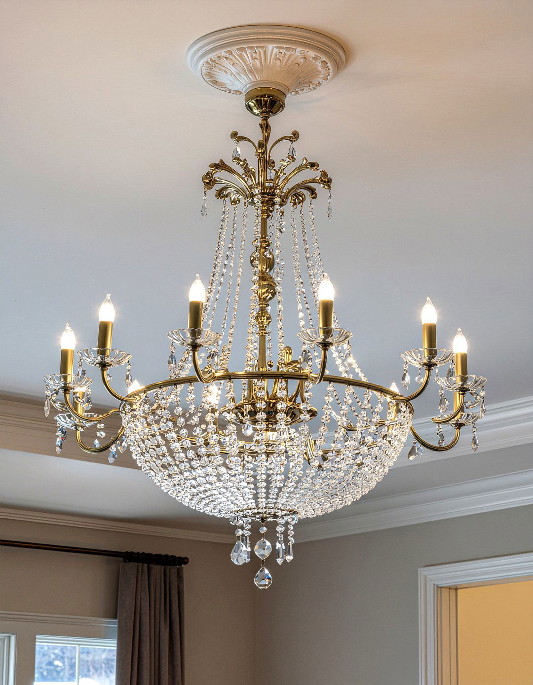 Crystal Chandelier - 30 living room traditional furniture ideas