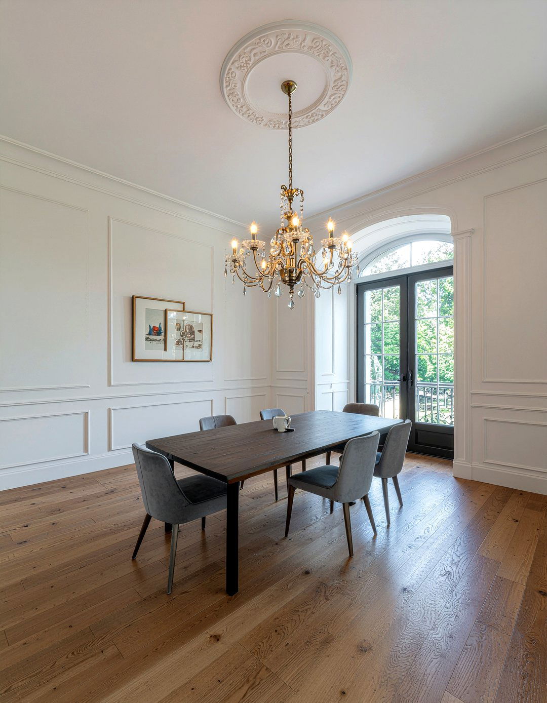 Crystal Chandelier - 30 family heirloom dining room ideas