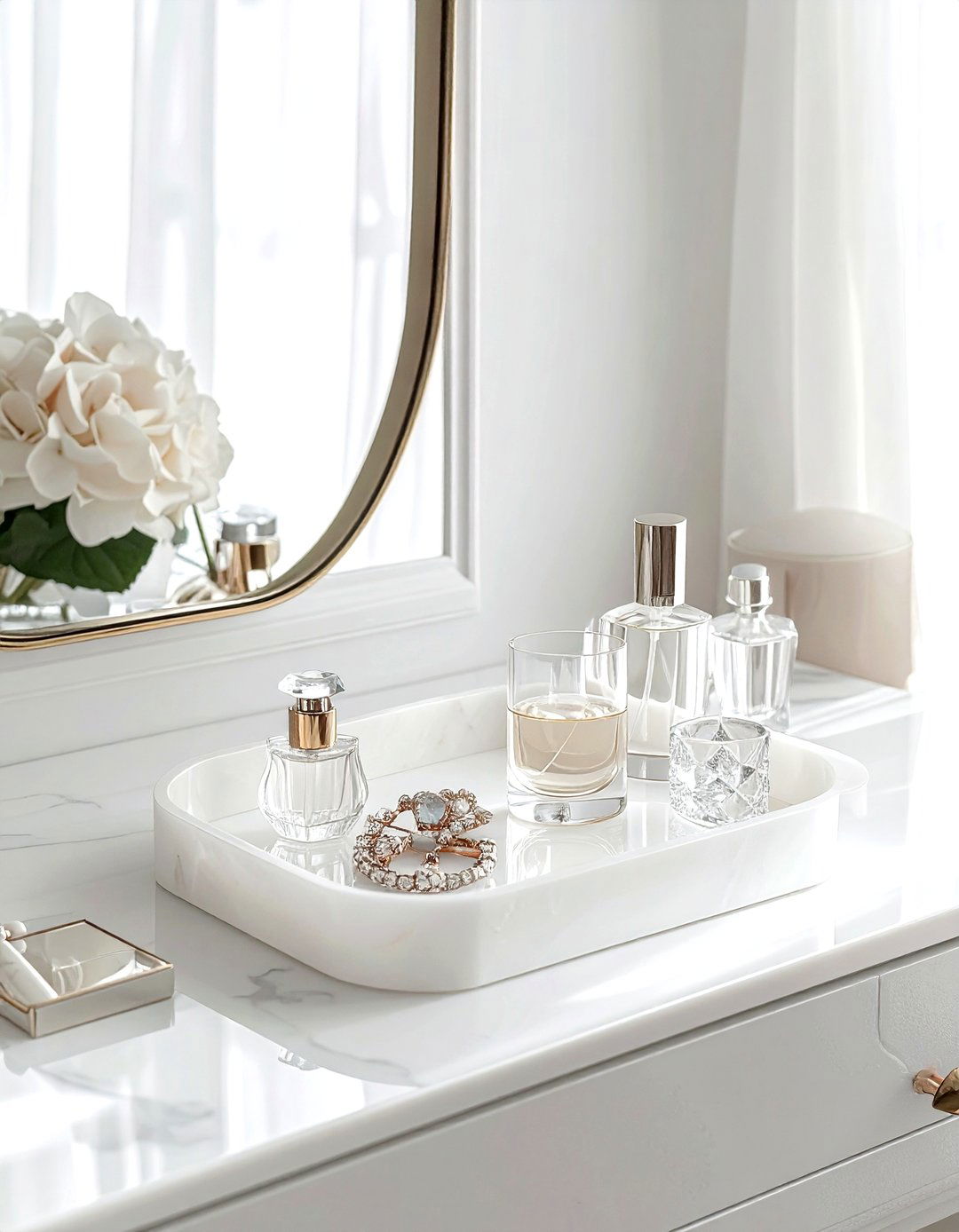 Crystal tray vanity - 30 crystal decor ideas