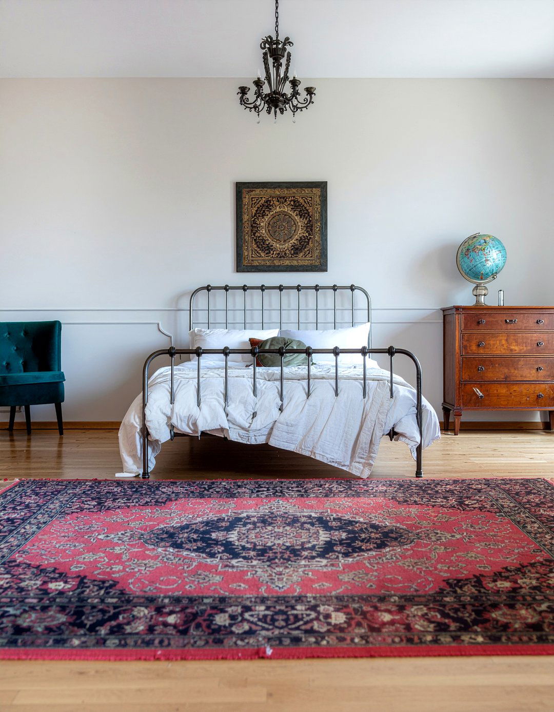 Curated Vintage Bedroom - 30 creative bedroom ideas