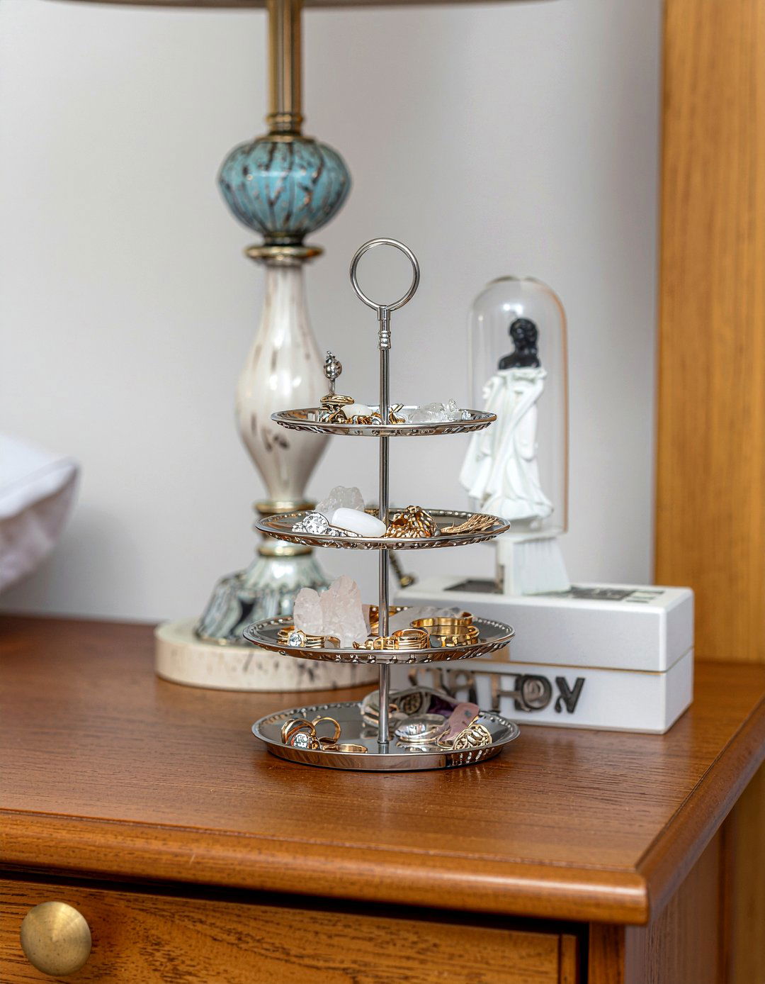 30 Cluttercore Bedroom Ideas for a Cozy and Personalized Room