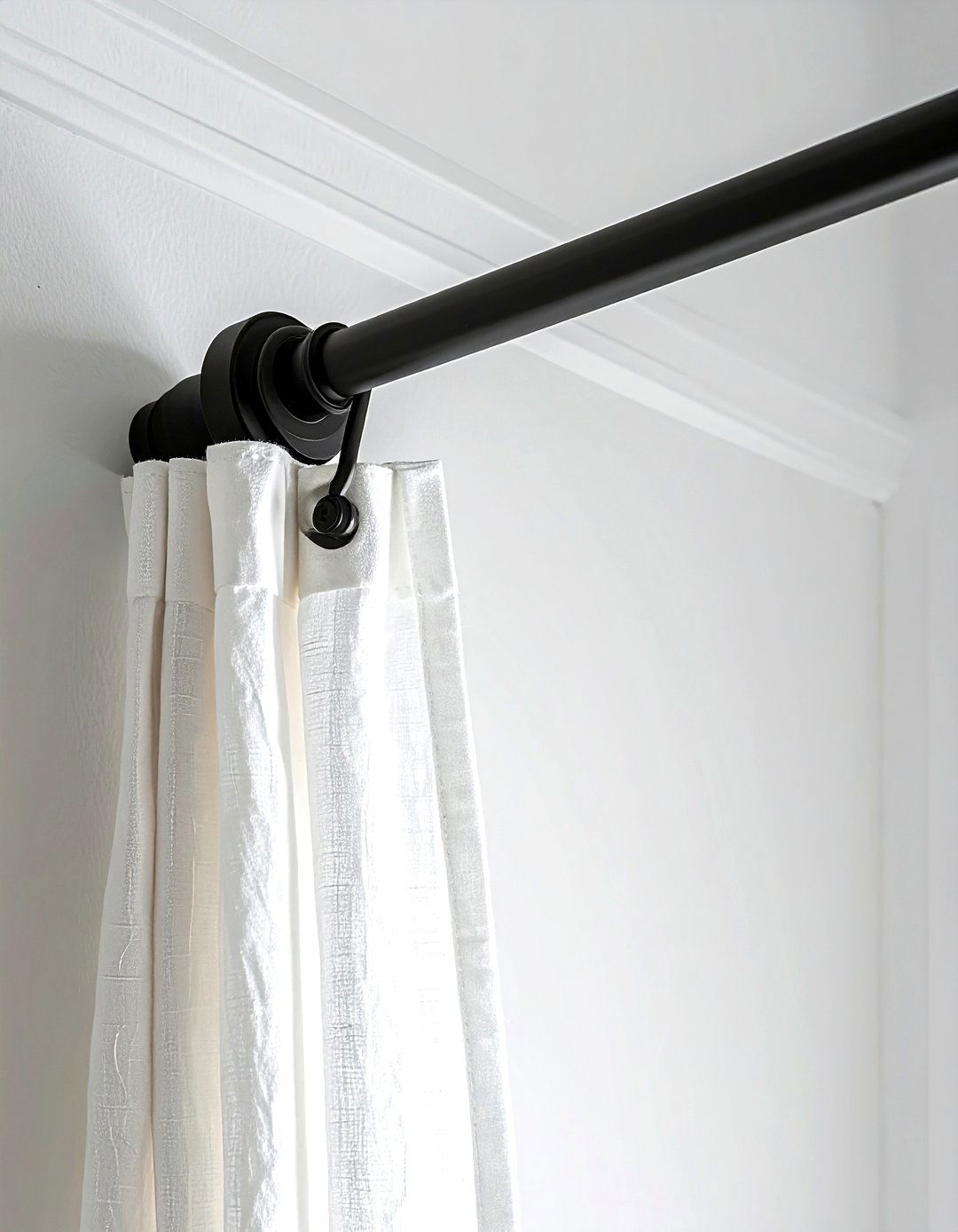 Curtain rod bracket - 30 command strip decor ideas