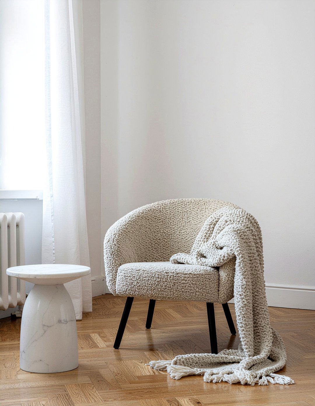 Curved Accent Chair - 30 warm minimalist living room ideas