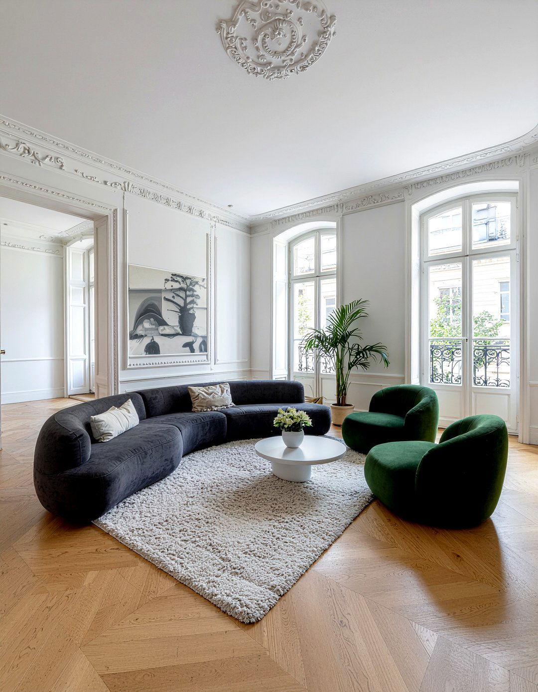 Curved furniture silhouettes - 30 Parisian living room ideas