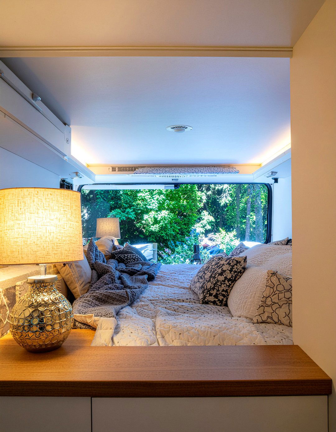 Custom Sleeper Lighting - 30 truck bedroom ideas