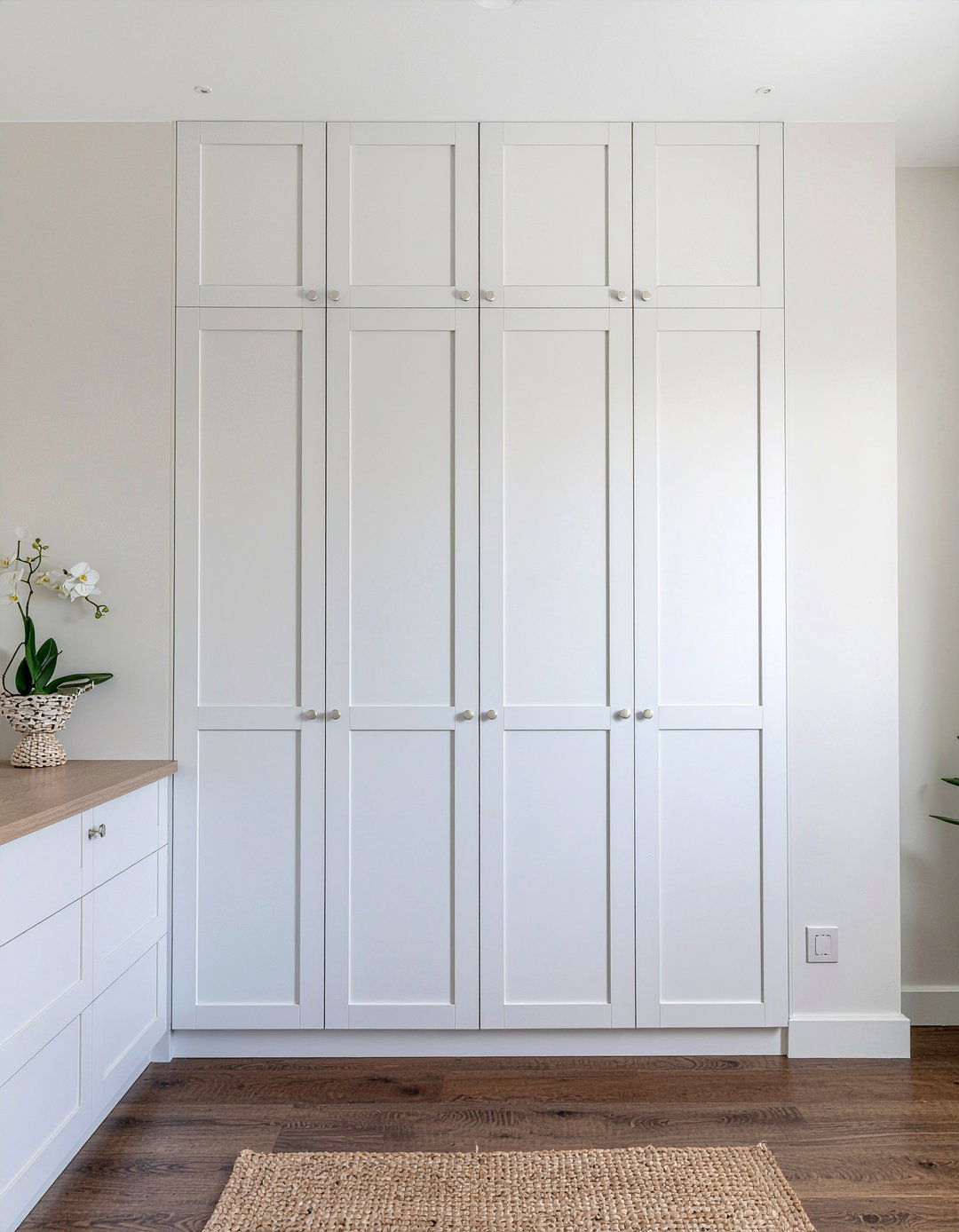 Custom built in closet - 30 contemporary bedroom ideas