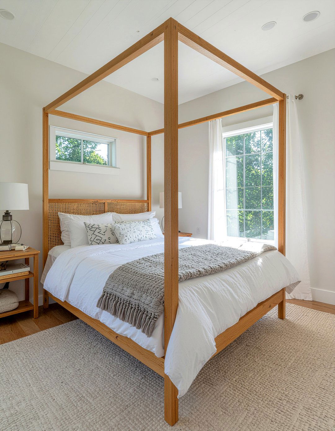 DIY Canopy Bed - 30 handmade bedroom ideas