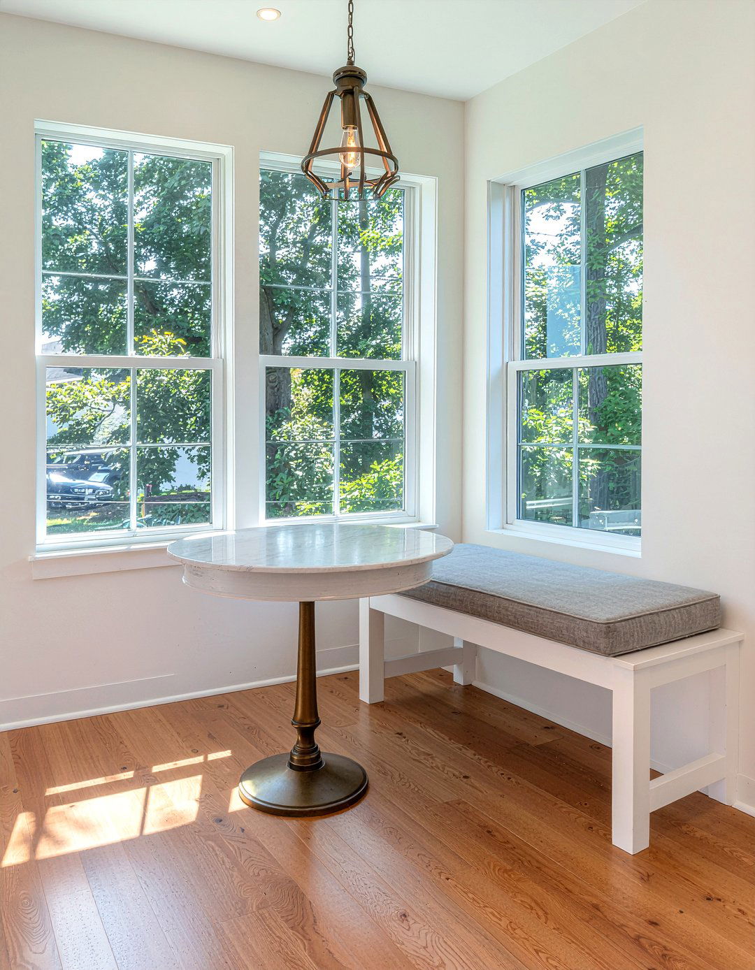 DIY banquette seating - 30 DIY dining room ideas