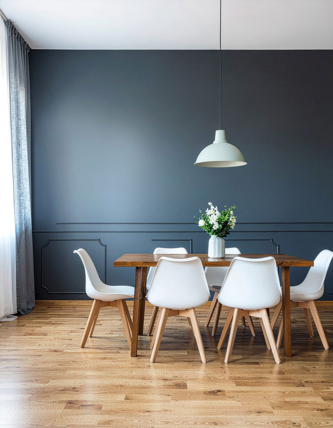 Dark Accent Wall - 30 condo dining room ideas