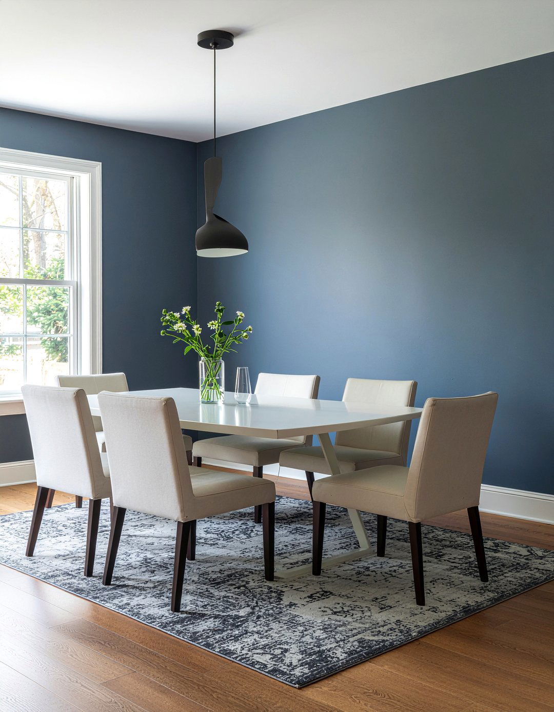 Dark Blue Walls - 30 bold dining room ideas