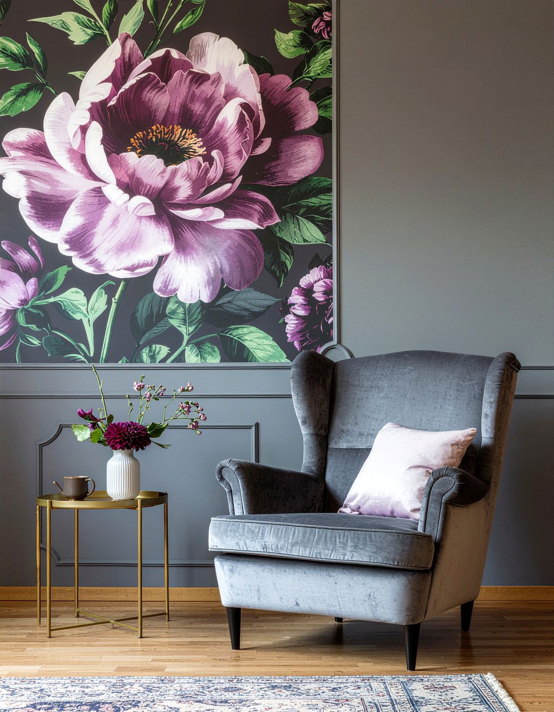 Dark Floral Wallpaper - 30 dramatic living room ideas