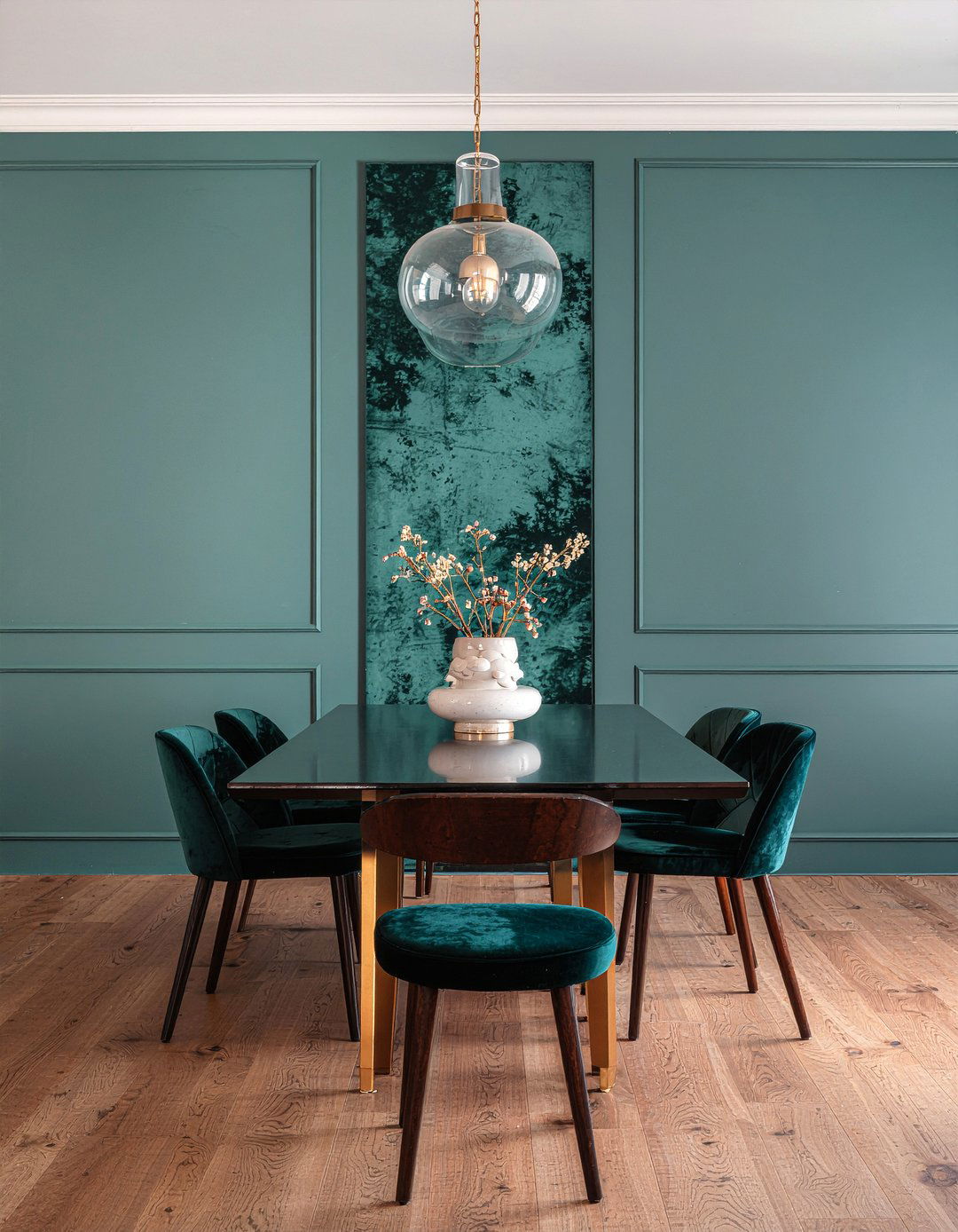 Dark Green Velvet Walls - 30 daring dining room ideas