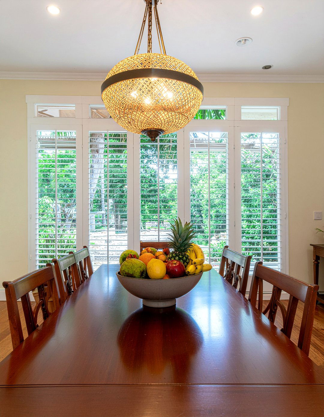 Dark Wood Dining Table - 30 Caribbean dining room ideas