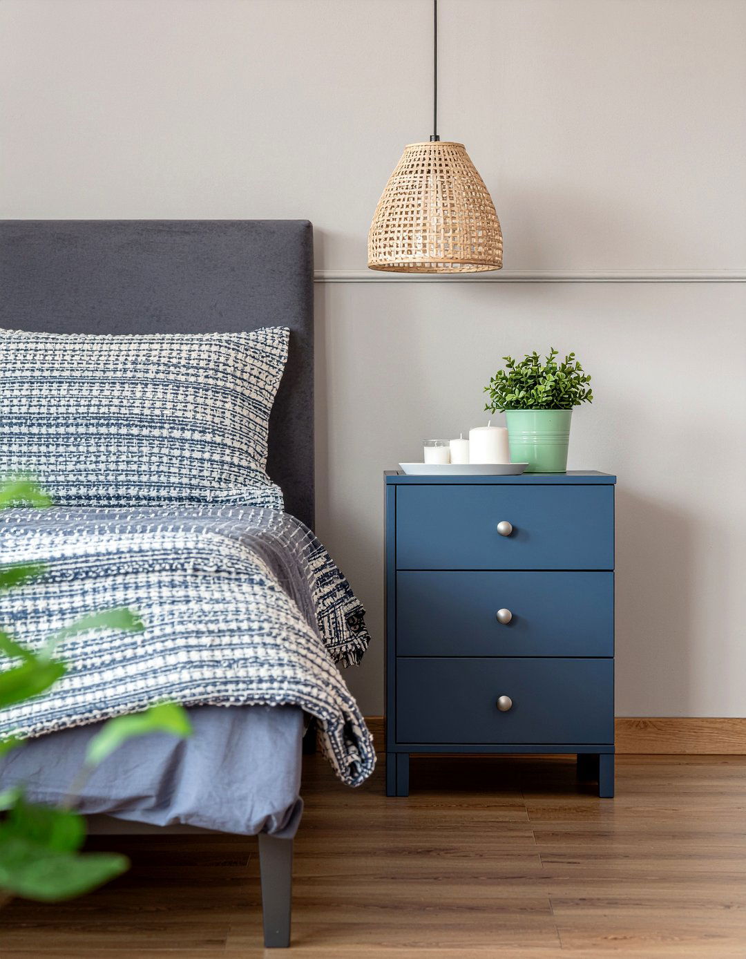 Dark blue bedroom furniture - 30 cobalt bedroom ideas