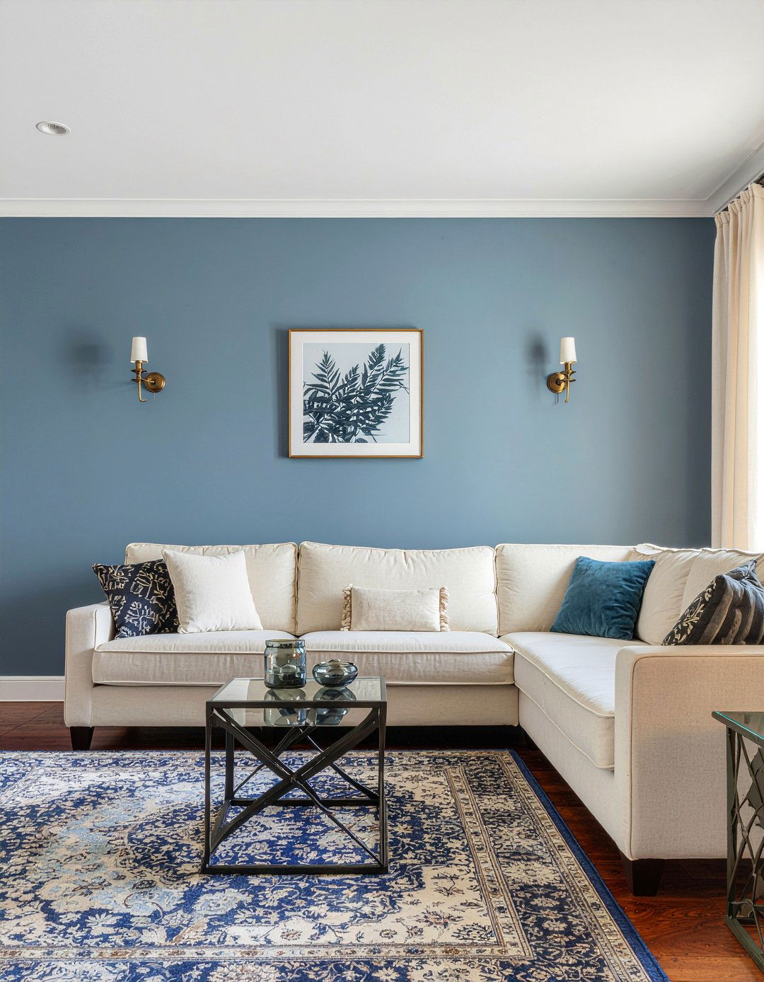 Dark blue paint - 30 living room accent walls