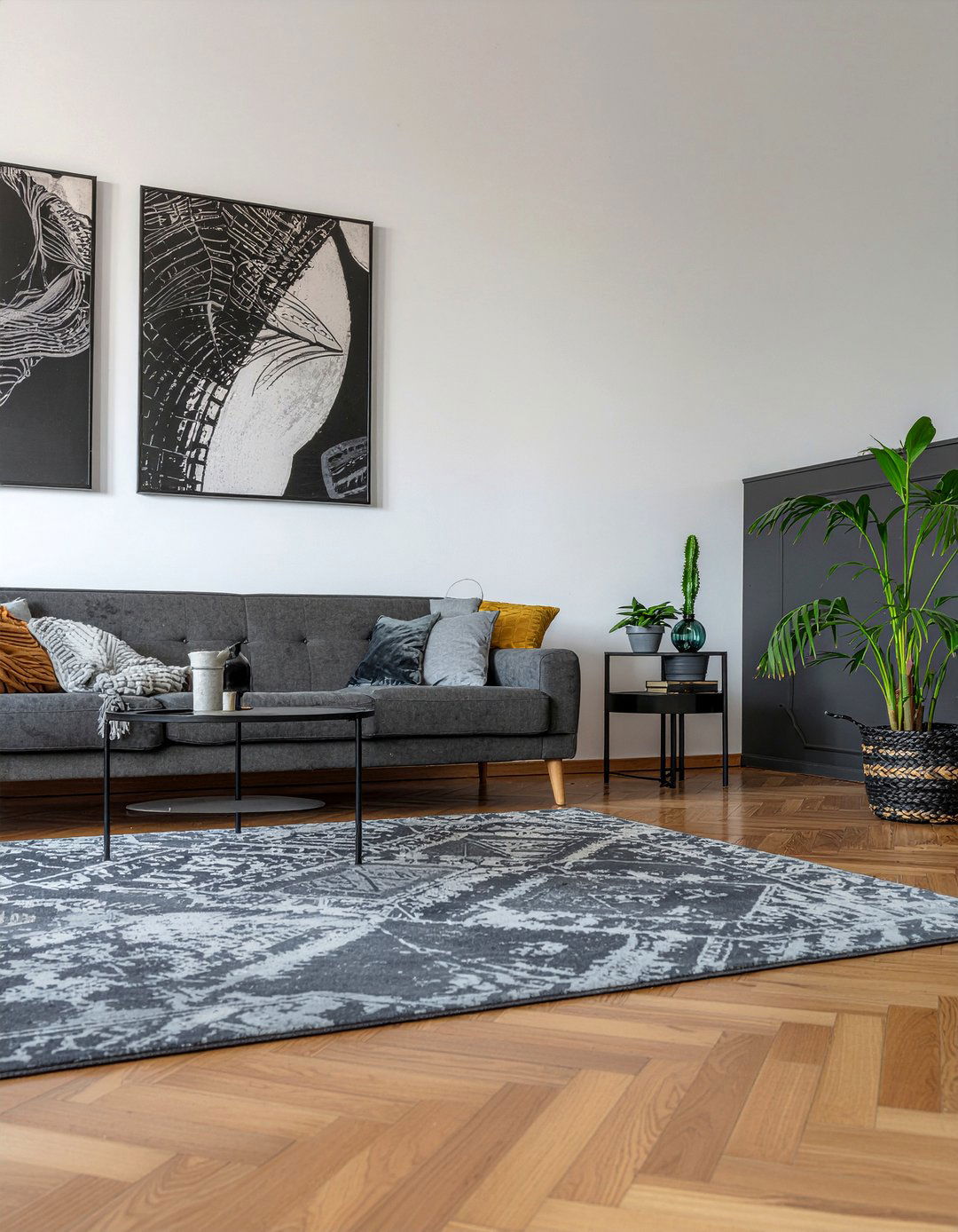 Dark charcoal walls - 30 moody living room ideas