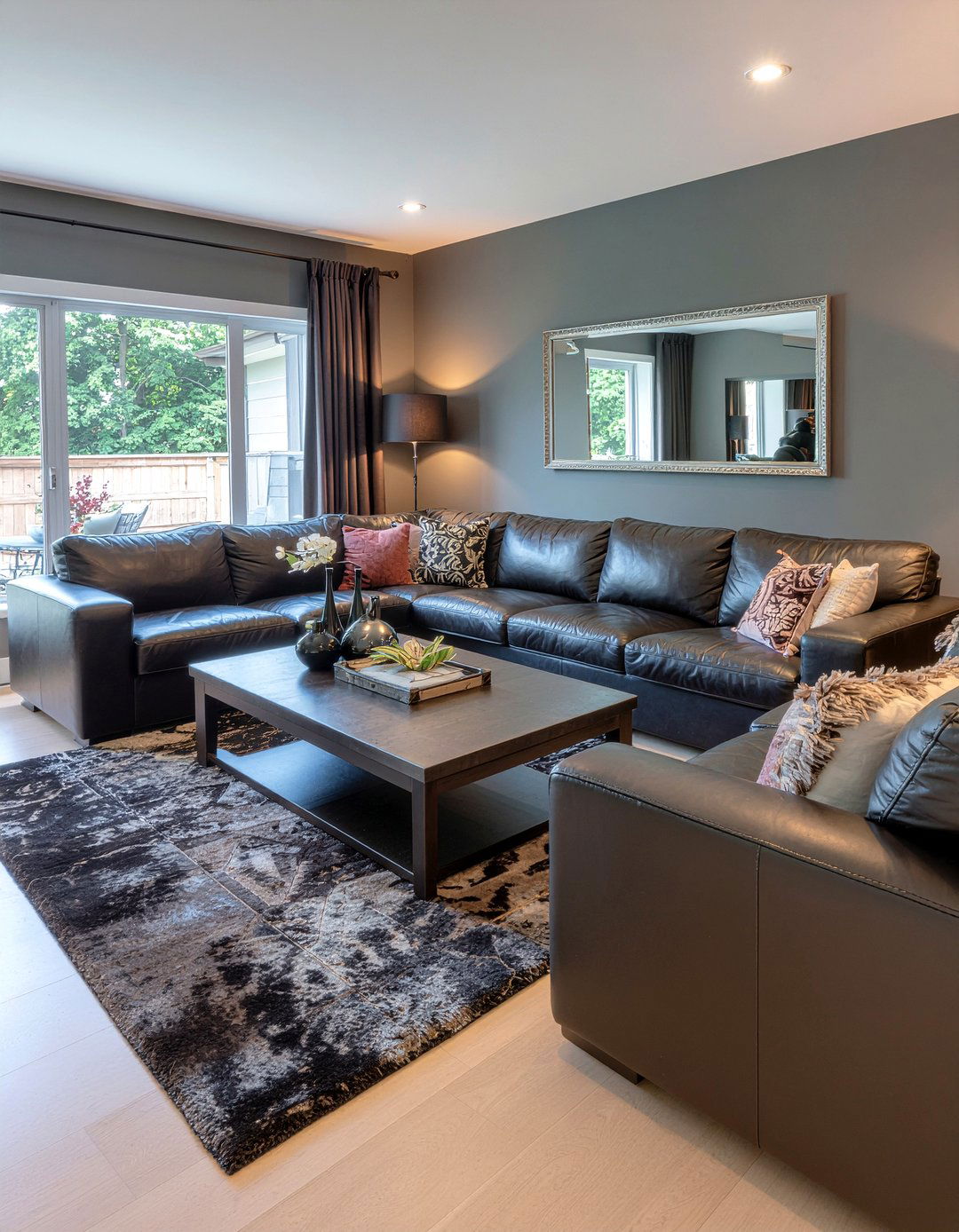 Dark leather furniture - 30 leather living room ideas