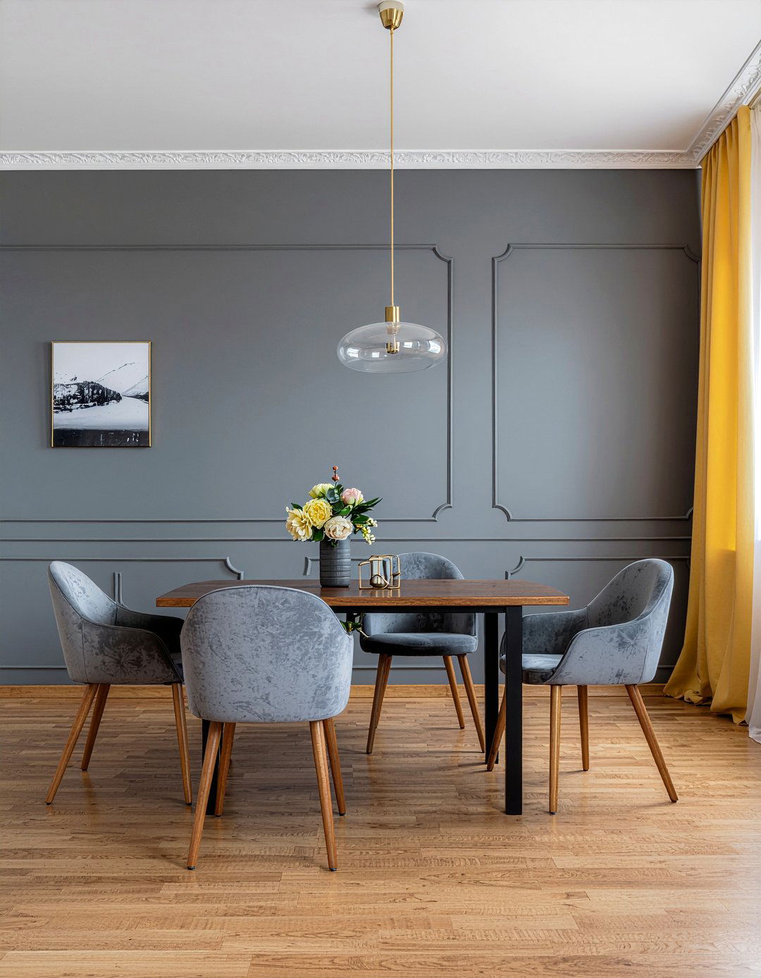 Dark moody wall paint - 30 rich dining room ideas