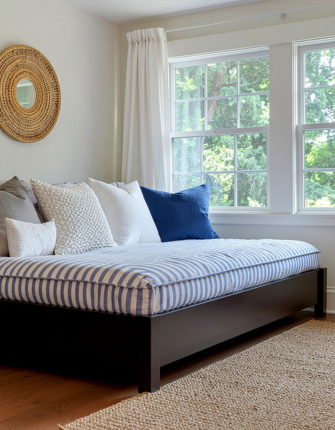 Daybed - 30 living room traditional furniture ideas