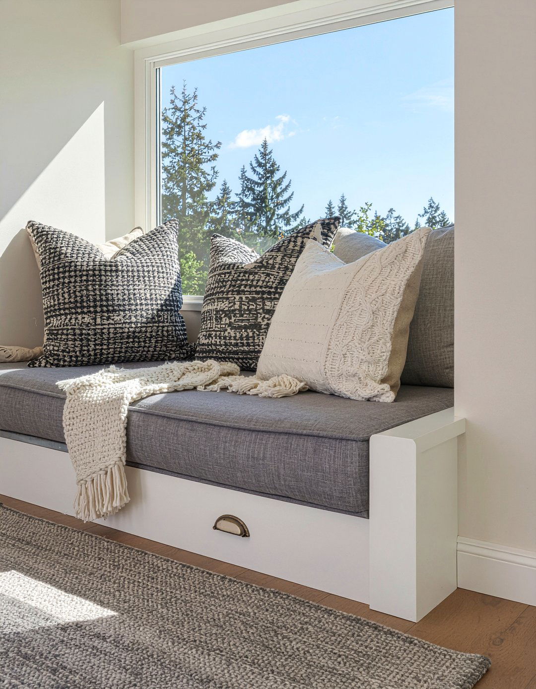 Daybed Bench - 30 living room nook ideas