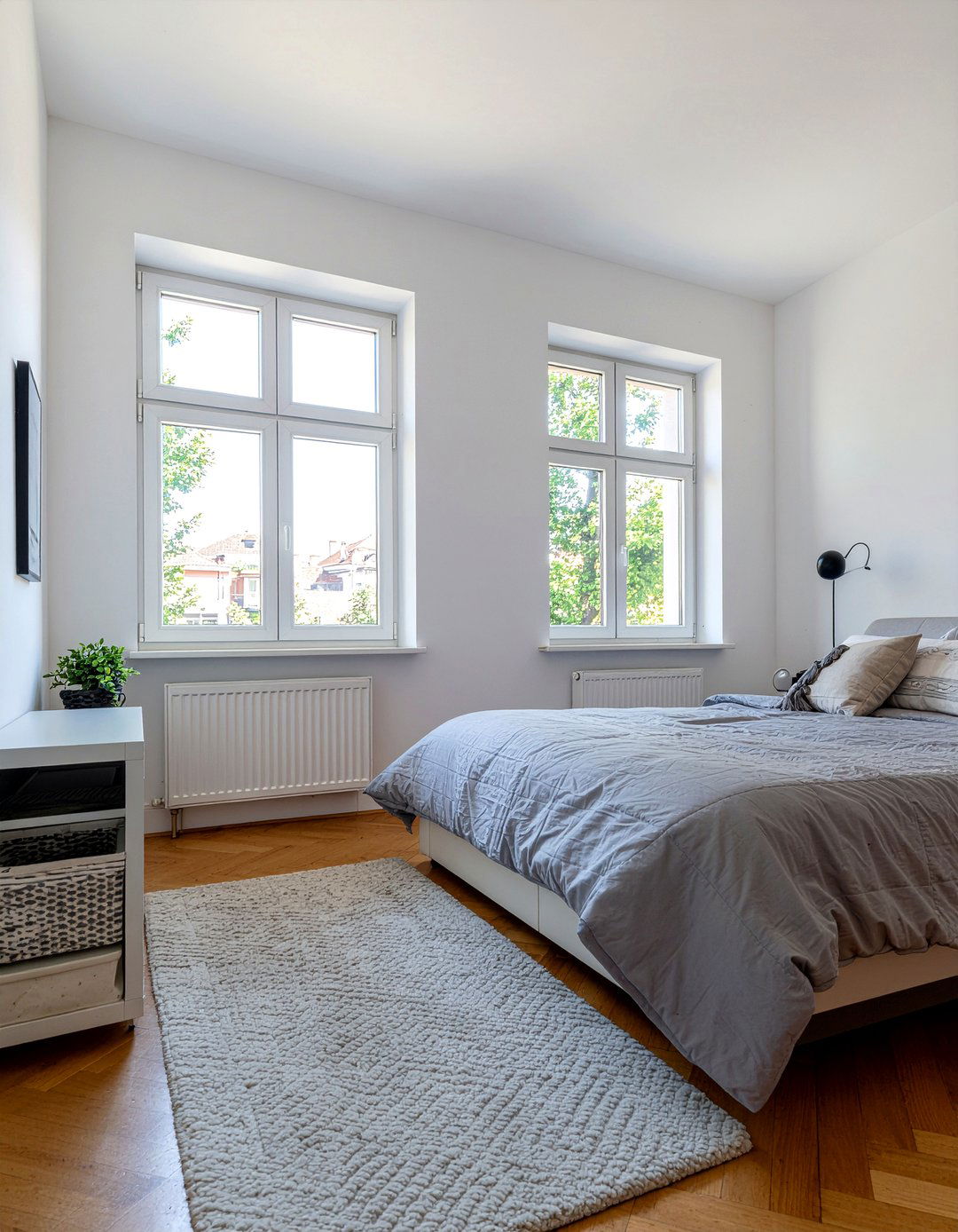 Decluttered bedroom - 30 calming bedroom ideas