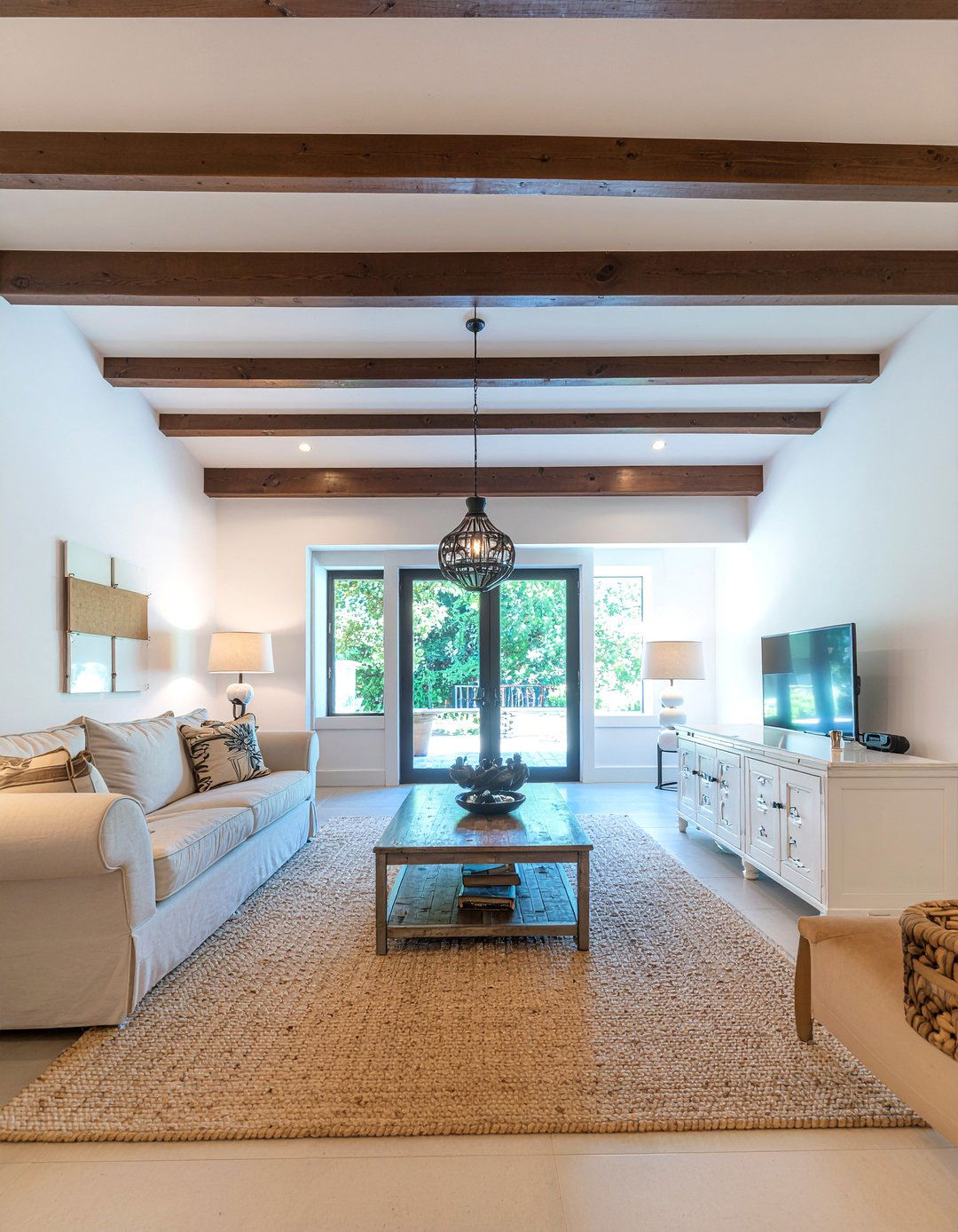 Decorative Ceiling Beams - 30 living room focal point ideas