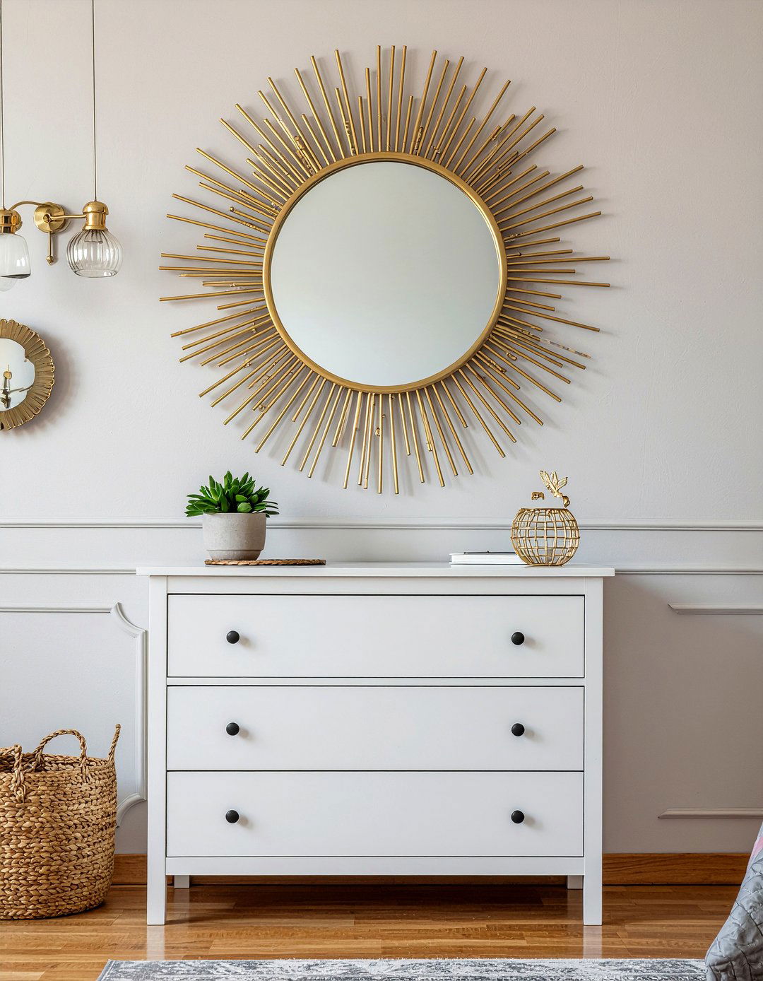 Decorative Mirror - 30 low cost bedroom ideas