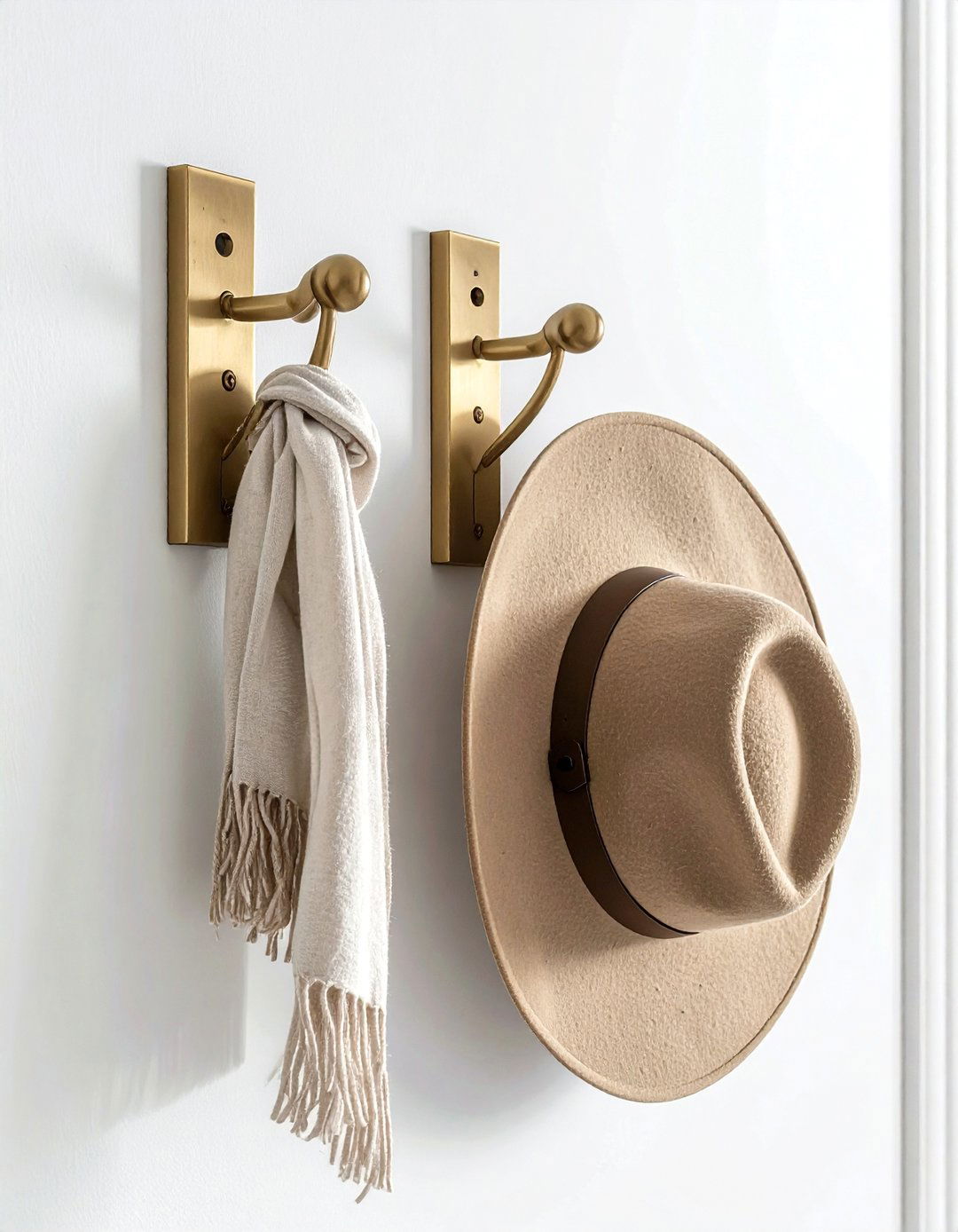 Decorative wall hooks - 30 quick decor update ideas