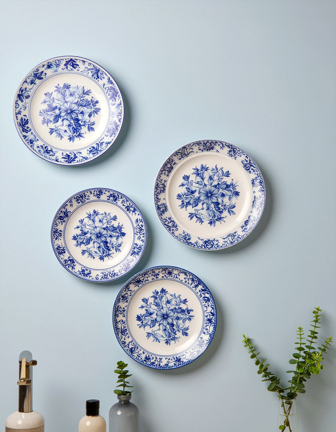 Decorative wall plates - 30 bathroom layering ideas