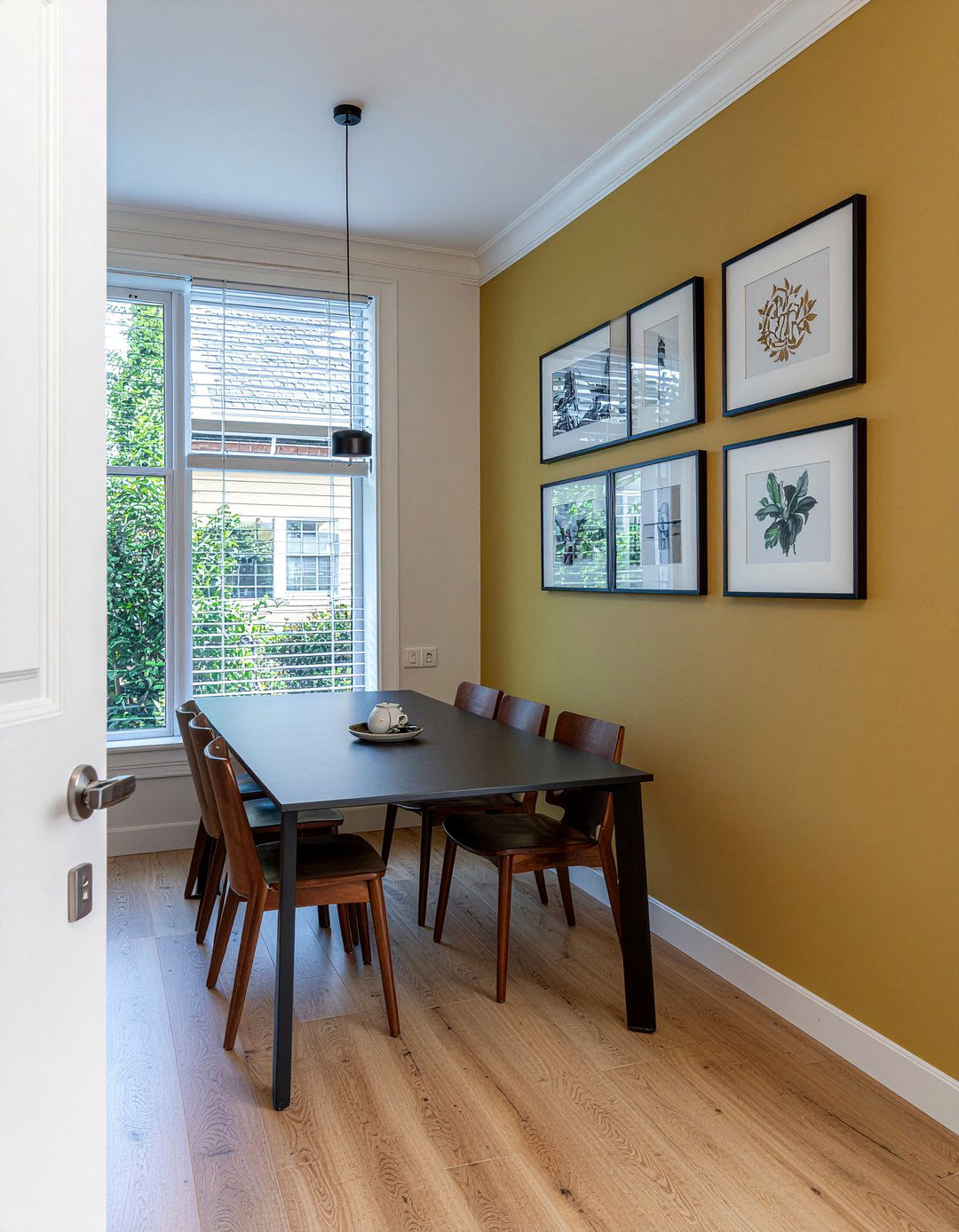 Dining Gallery Wall - 30 row house dining room ideas