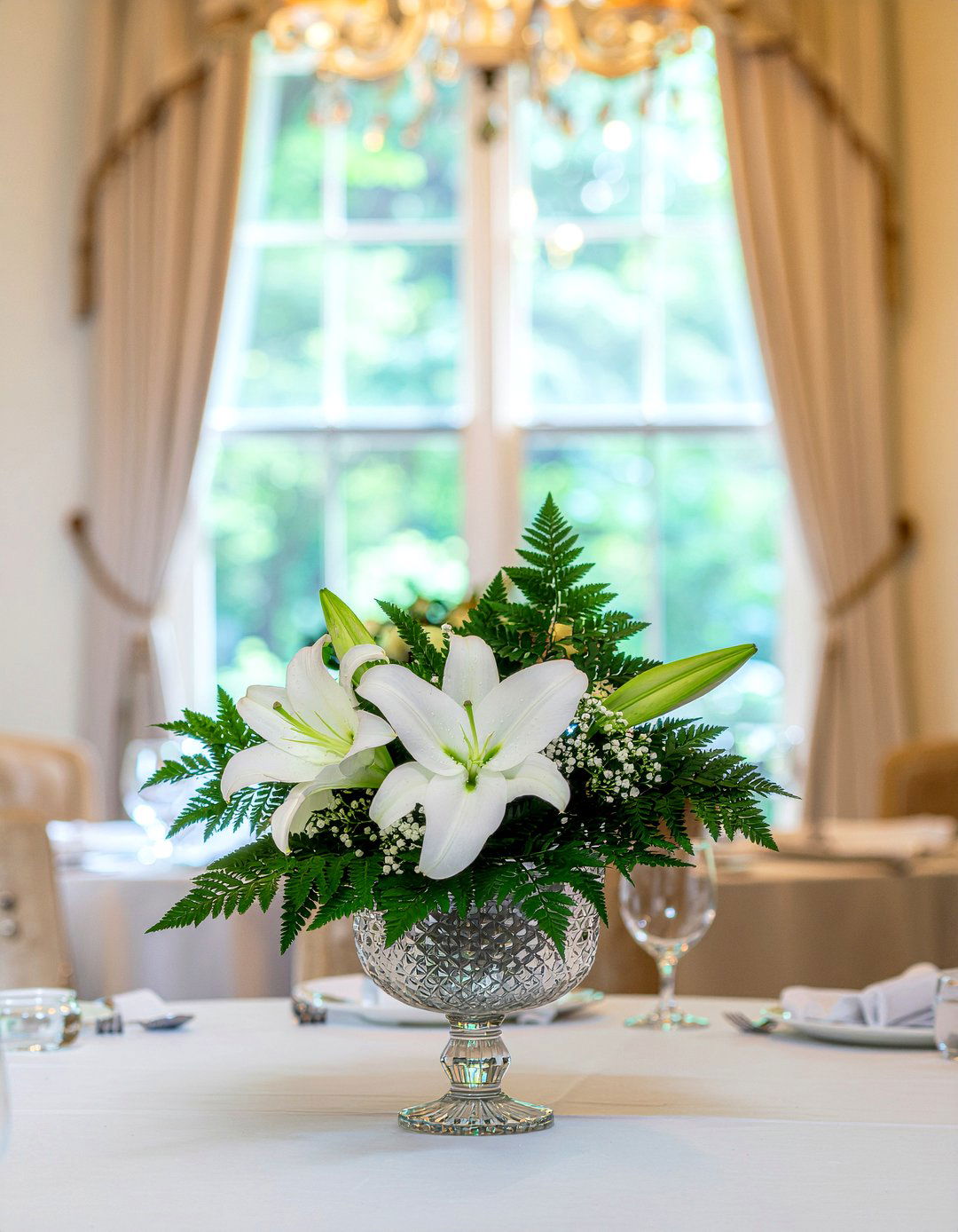 Dining Room Flower Centerpiece - 30 majestic dining room ideas