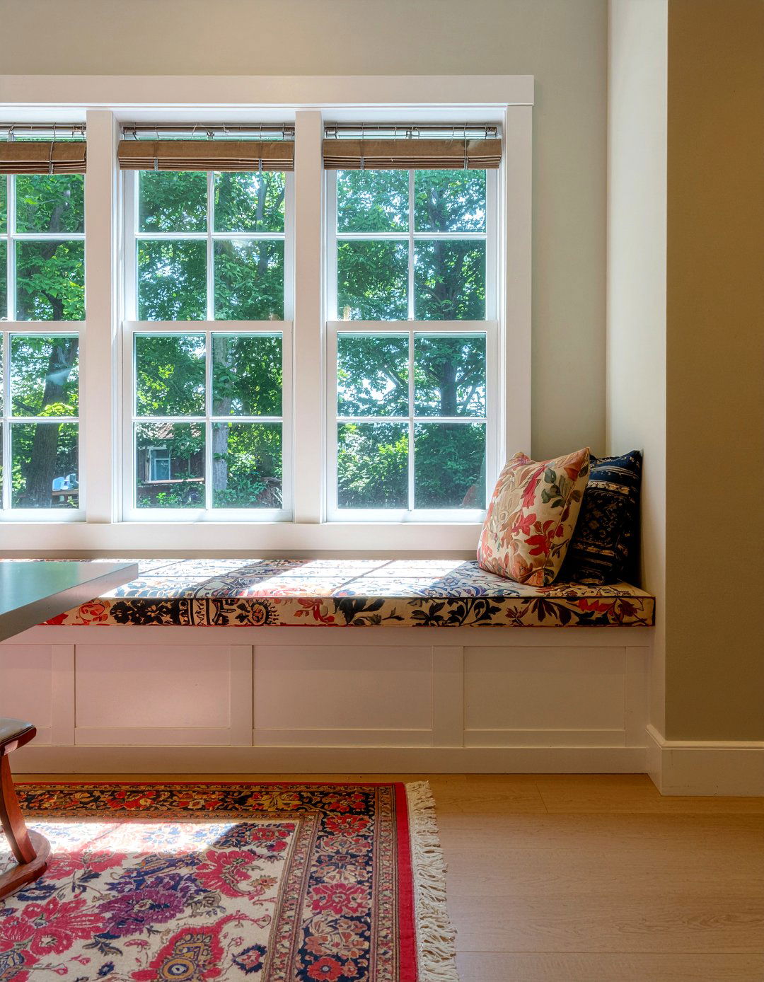 Dining Room Window Bench - 30 multi-purpose dining room ideas