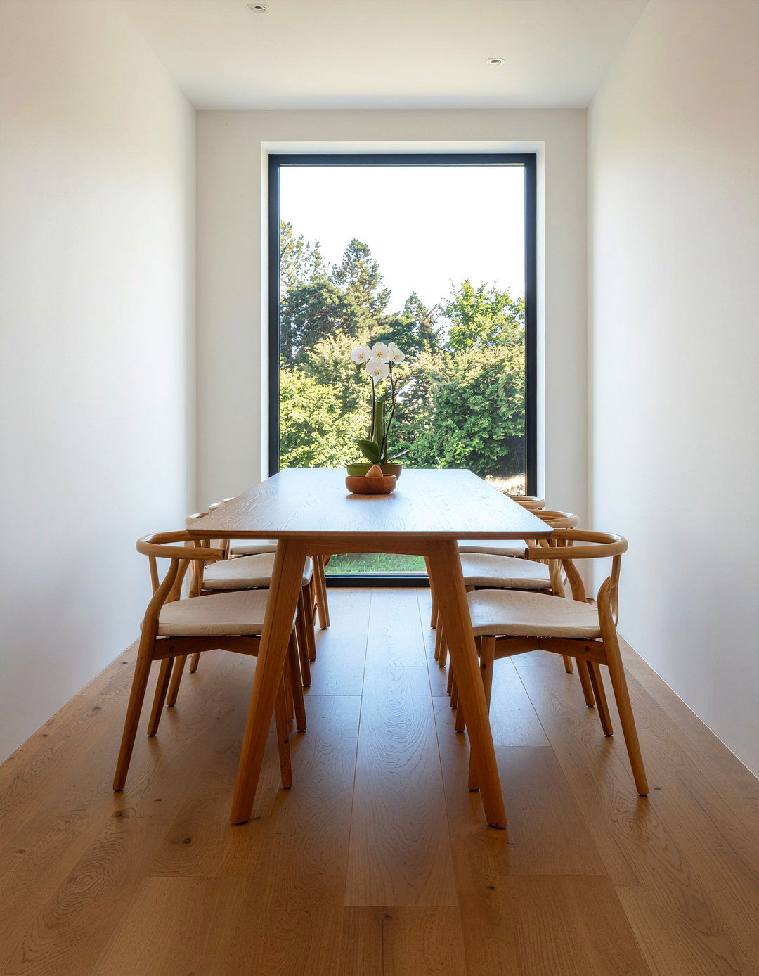 Dining Table Leg Room - 30 dining room mistakes to avoid