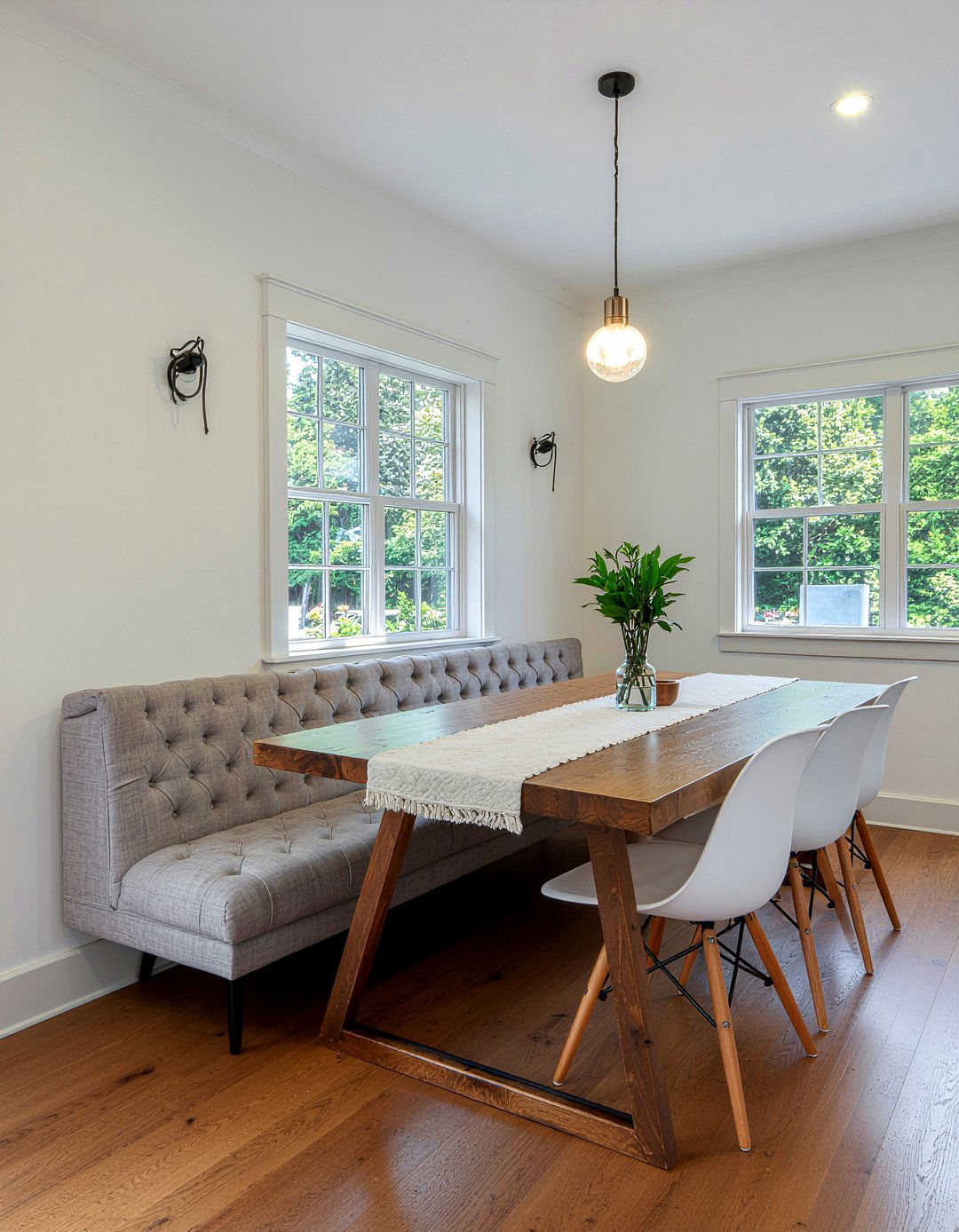 Dining bench - 30 photo-worthy dining room ideas
