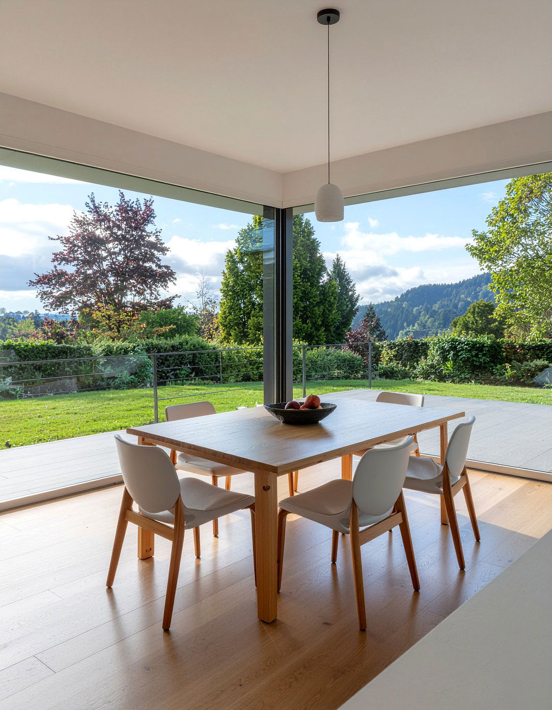 Dining room large windows - 30 Portland dining room ideas