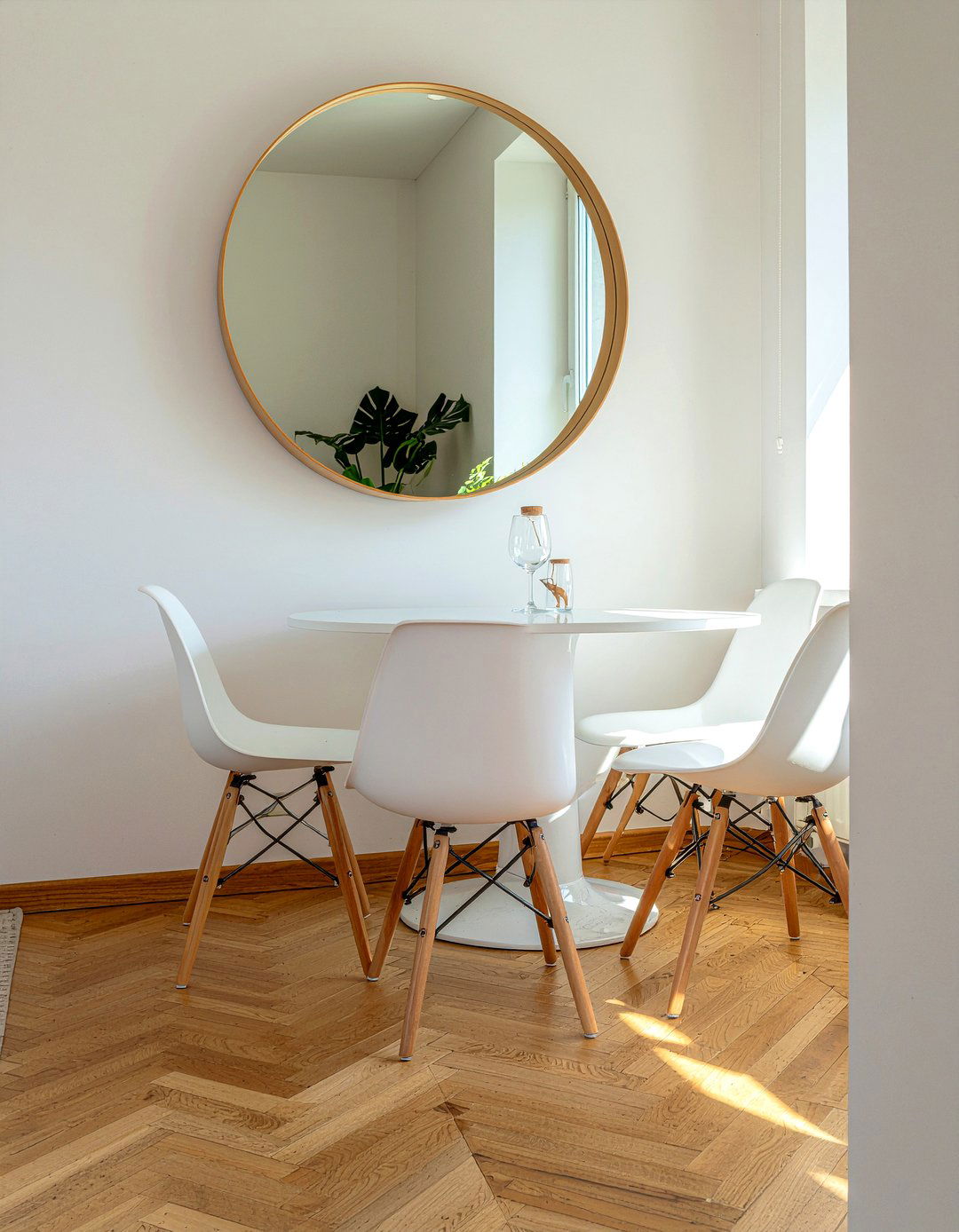 Dining room mirrors - 30 bright dining room ideas