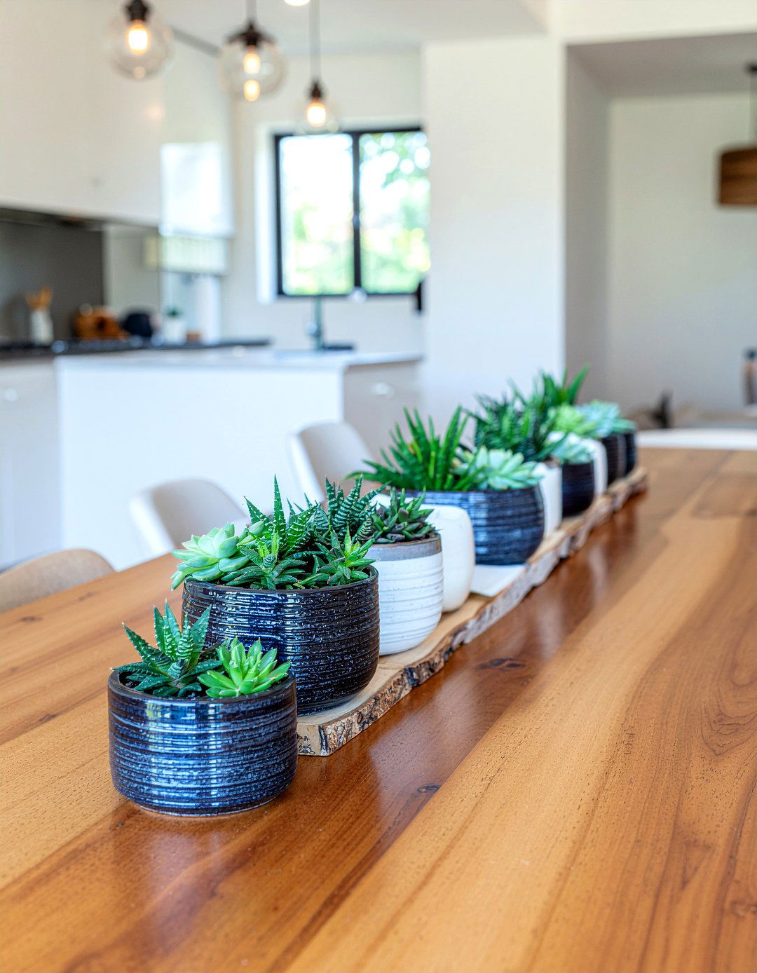 Dining table centerpiece height - 30 dining room proportion ideas