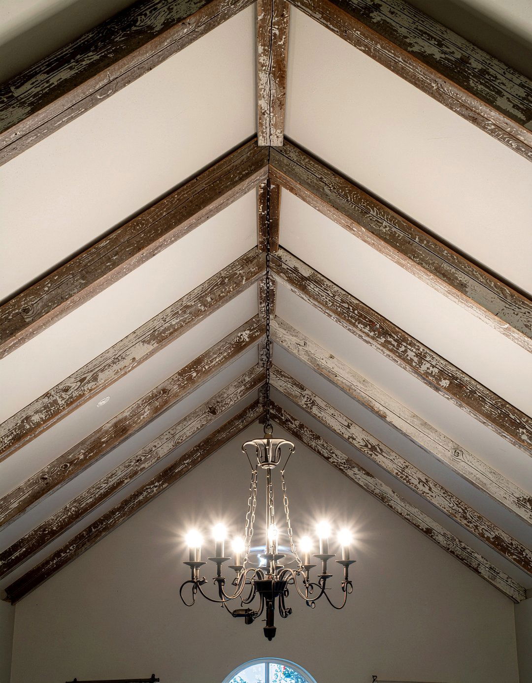 Distressed Wood Beams - 30 shabby chic living room ideas