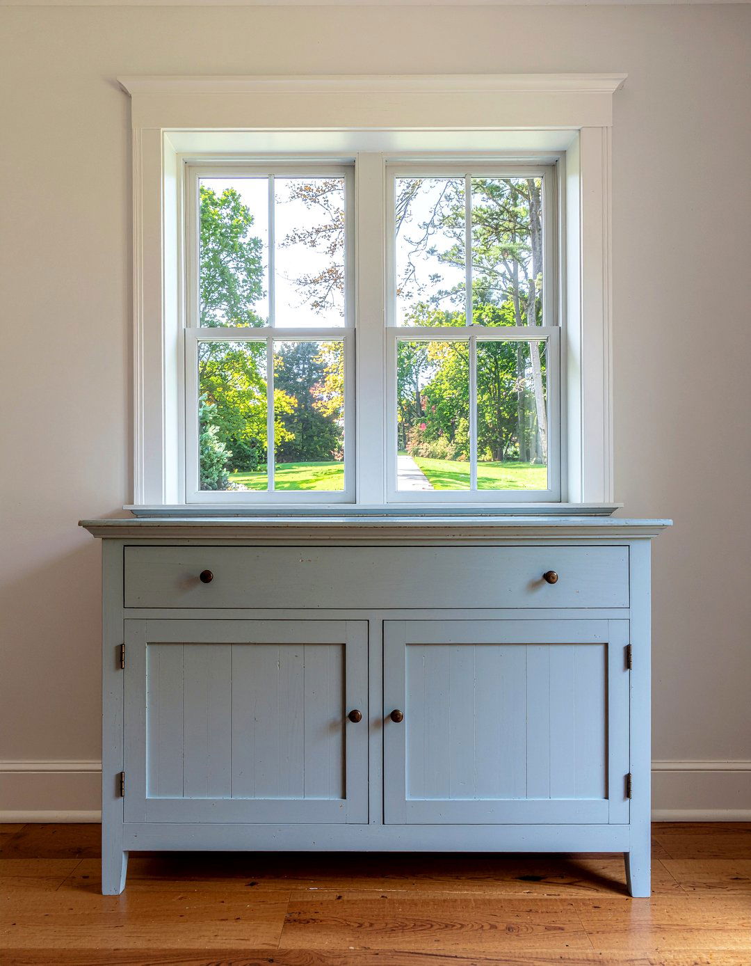 Distressed wood sideboard - 30 meadow dining room ideas