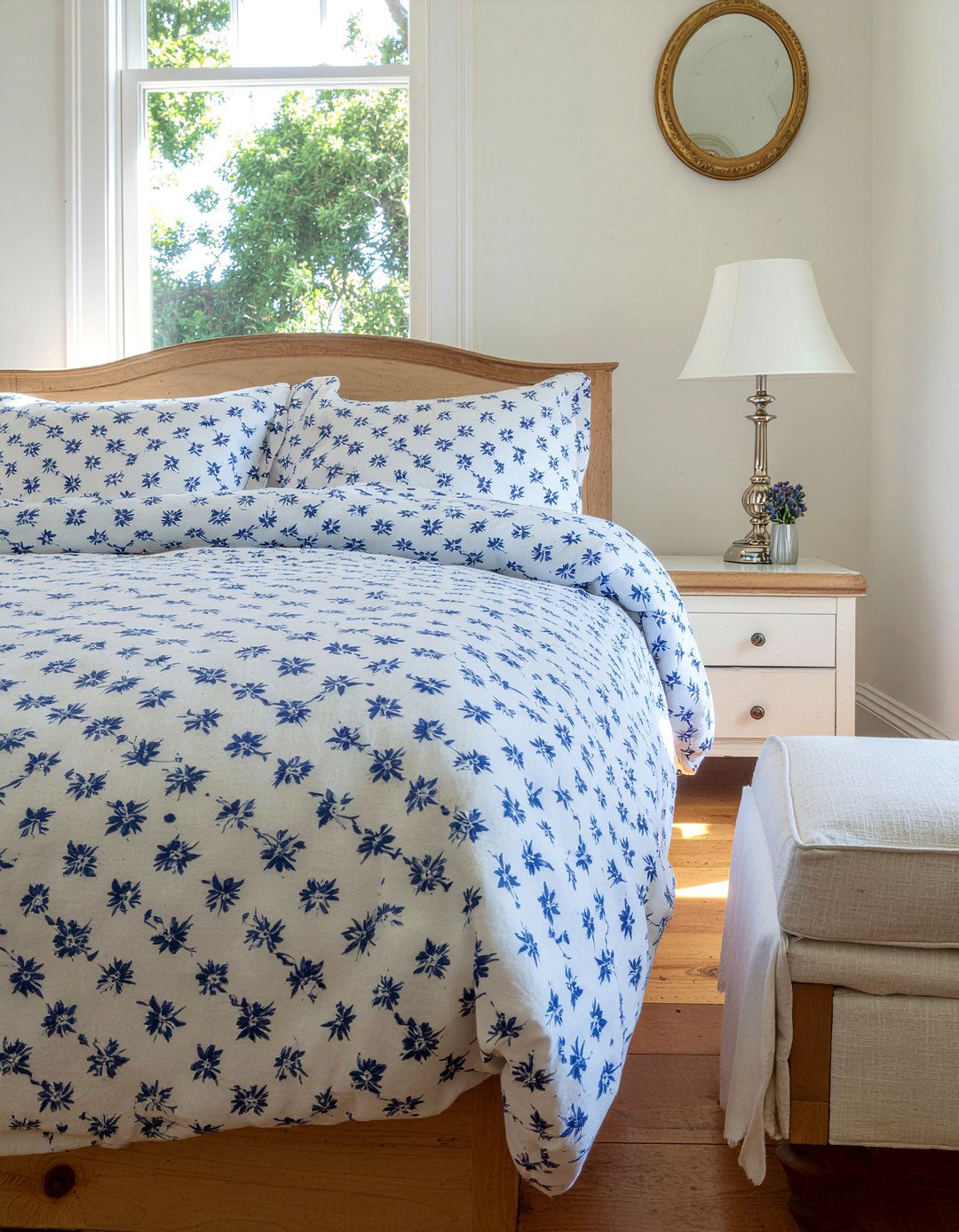 Ditsy print linens - 30 floral themed bedroom ideas