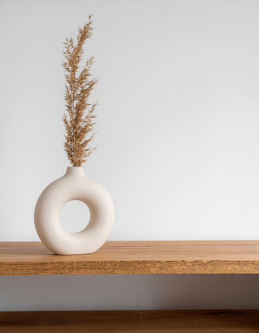 Donut Vase - 30 living room vase ideas