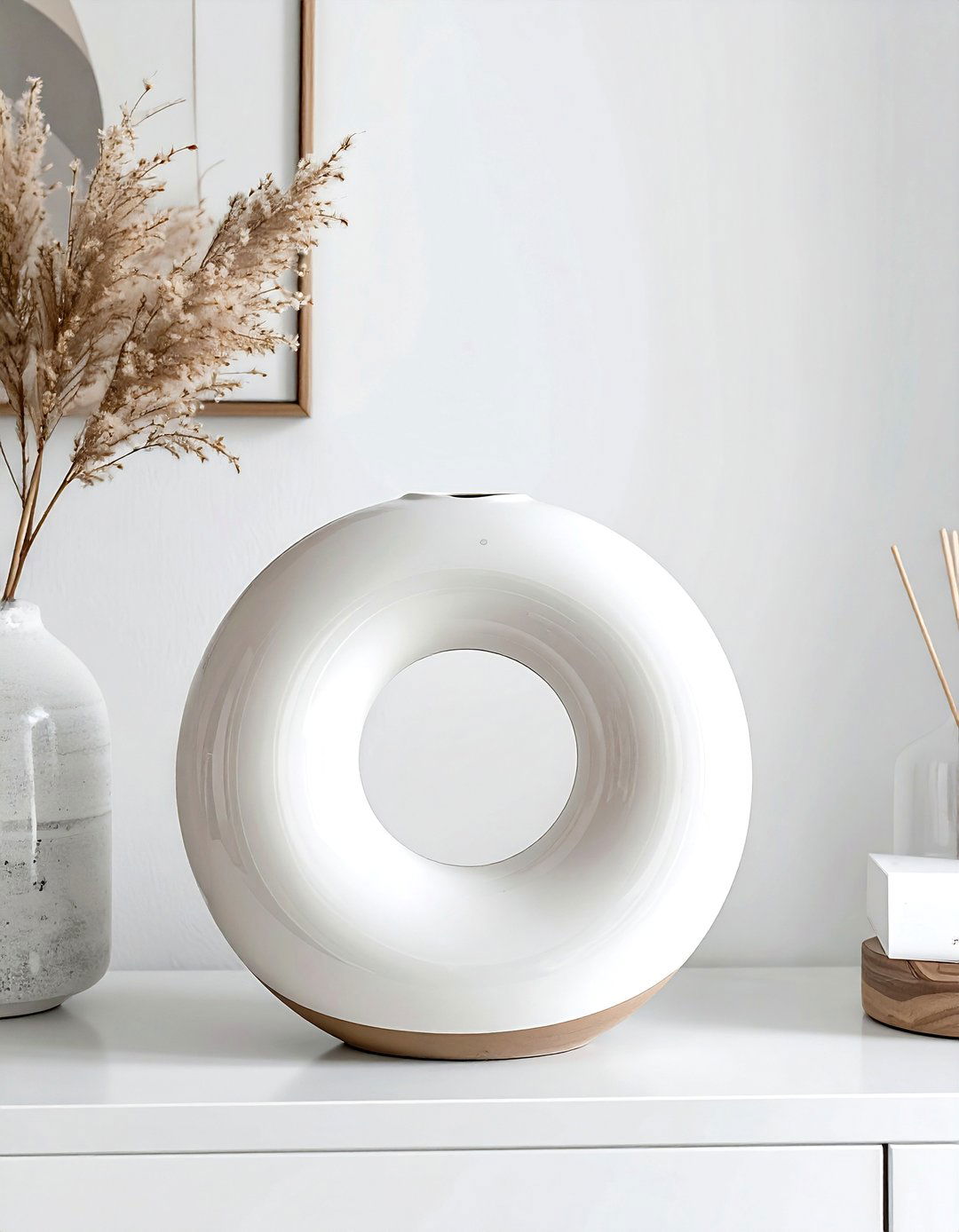 Donut shaped ceramic vase media console - 30 vase ideas